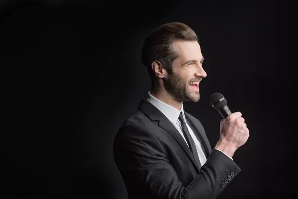 Jeune homme avec microphone — Photo de stock