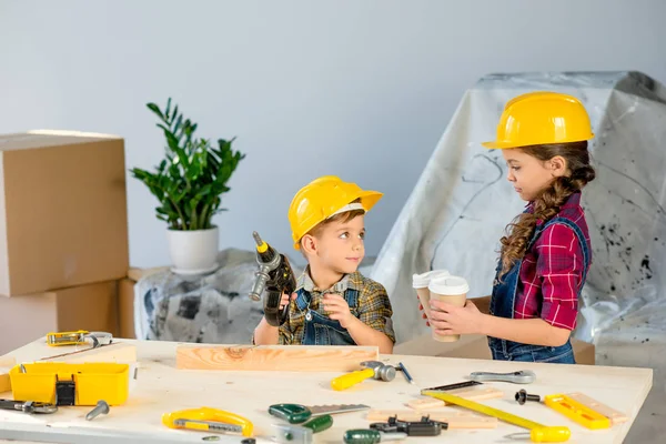 Kids with disposable cups — Stock Photo