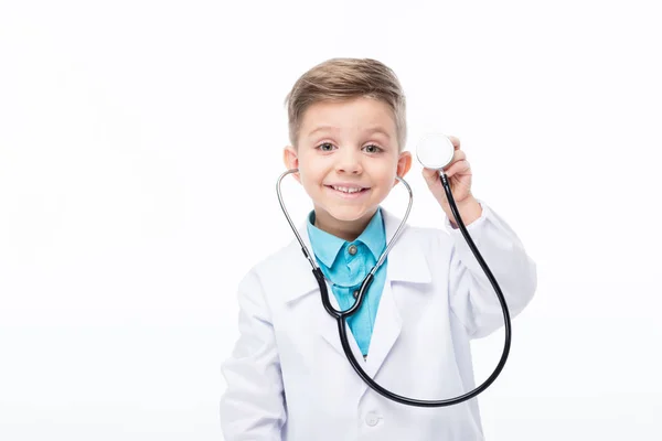 Niño en traje de médico - foto de stock