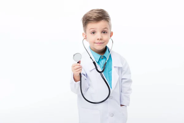 Niño en traje de médico - foto de stock