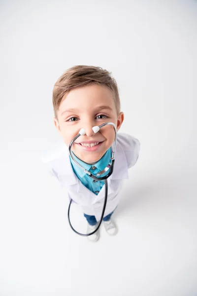 Menino em traje médico — Fotografia de Stock