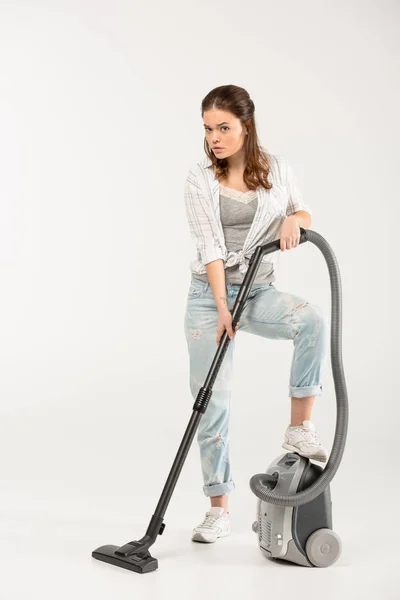 Femme avec aspirateur — Photo de stock