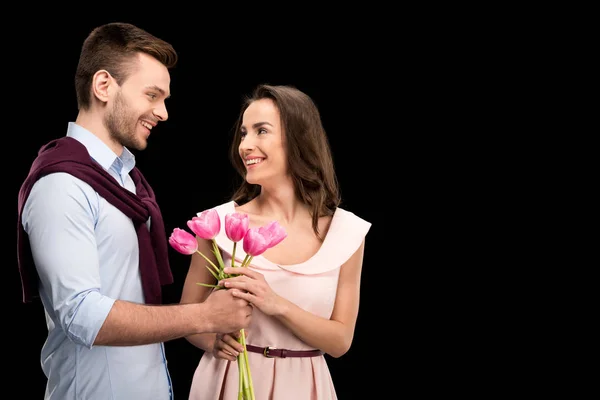Couple amoureux des tulipes — Photo de stock