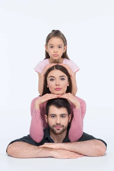 Famiglia giovane pensierosa — Foto stock