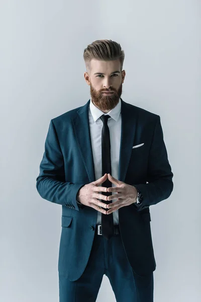 Elegante hombre de negocios barbudo - foto de stock