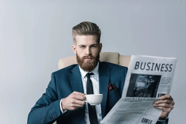 Empresario con taza de café - foto de stock