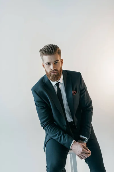 Elegante uomo barbuto — Foto stock