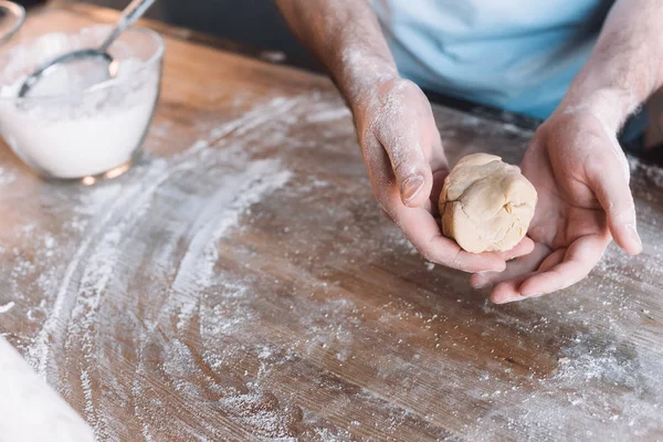 Man kneading dough — Stock Photo