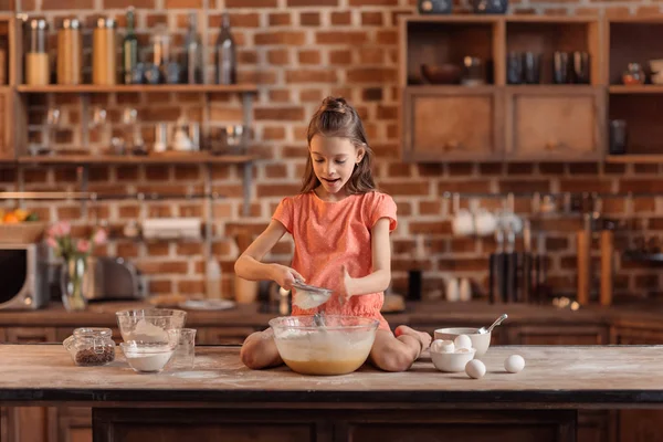 Little girl baking pastry — Stock Photo