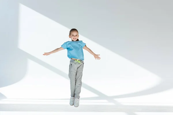 Little girl exercising — Stock Photo