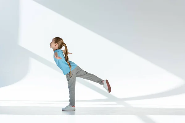 Little girl exercising — Stock Photo