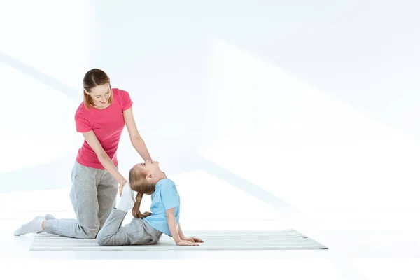Mother and daughter exercising — Stock Photo