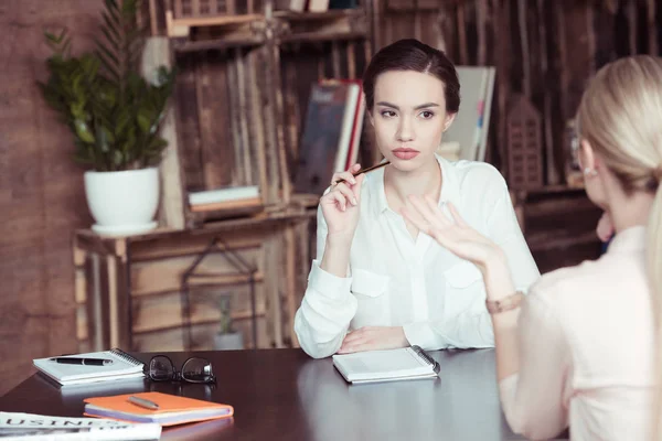 Two attractive businesswomen — Stock Photo