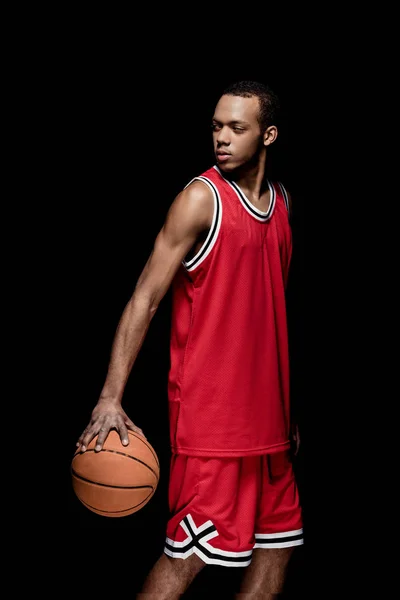 Joueur de basket avec balle — Photo de stock