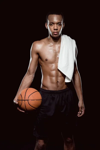 Joueur de basket avec balle — Photo de stock