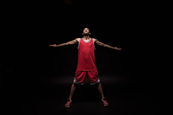 Jogador de basquete esportivo — Fotografia de Stock