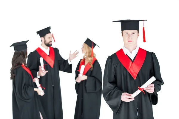 Zufriedene Schüler mit Diplomen — Stockfoto