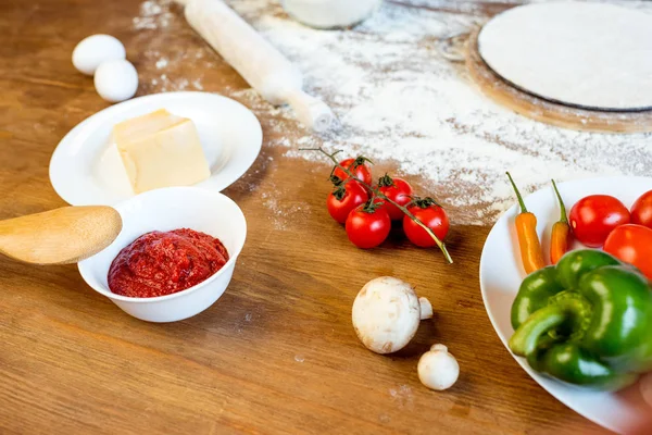 Verschiedene Pizza-Zutaten — Stockfoto