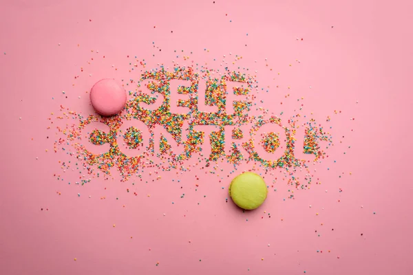 Selbstkontrolle Schriftzug aus Süßigkeiten — Stockfoto