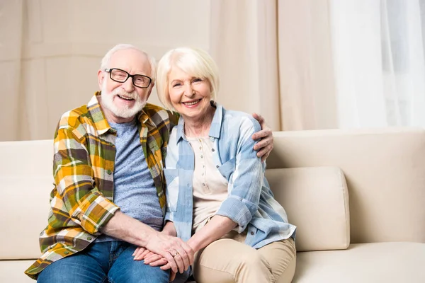 Glückliches Seniorenpaar — Stockfoto