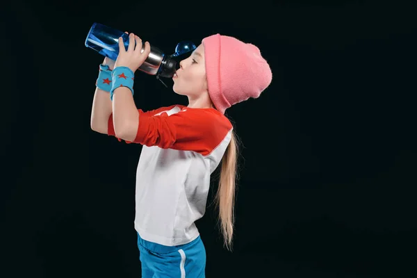 Девушка со спортивной бутылкой — стоковое фото
