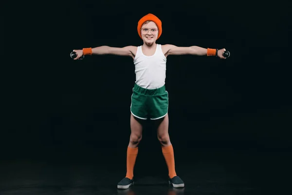 Entrenamiento de niño con pesas - foto de stock