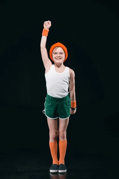 Спортивный мальчик занимается спортом — стоковое фото