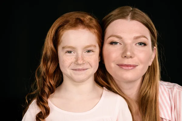 Hermosa madre e hija - foto de stock