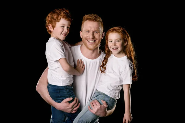 Padre feliz con hijos - foto de stock