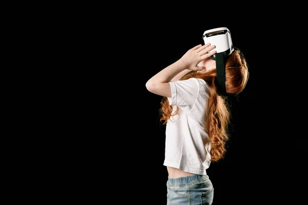 Menina em fone de ouvido realidade virtual — Fotografia de Stock