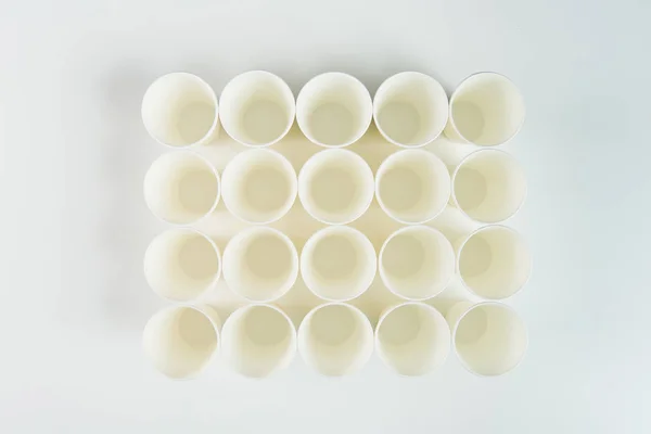 Набор пластиковых чашек — стоковое фото