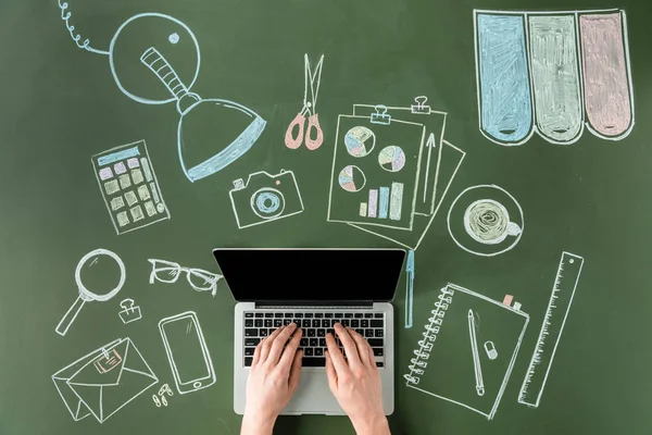 Hands typing on laptop computer — Stock Photo