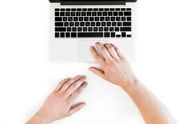 Menschenhände und Laptop — Stockfoto