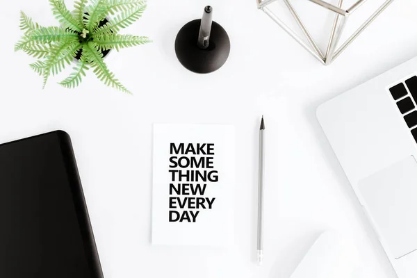 Motivational quote on modern workplace — Stock Photo