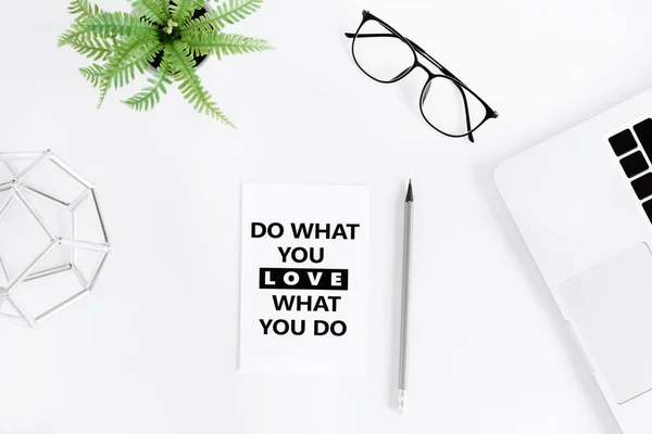 Citation motivationnelle sur le lieu de travail moderne — Photo de stock