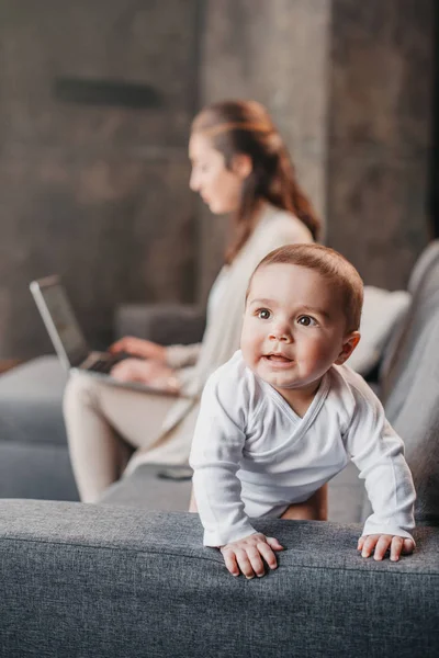 Mother with little boy at home — Stock Photo