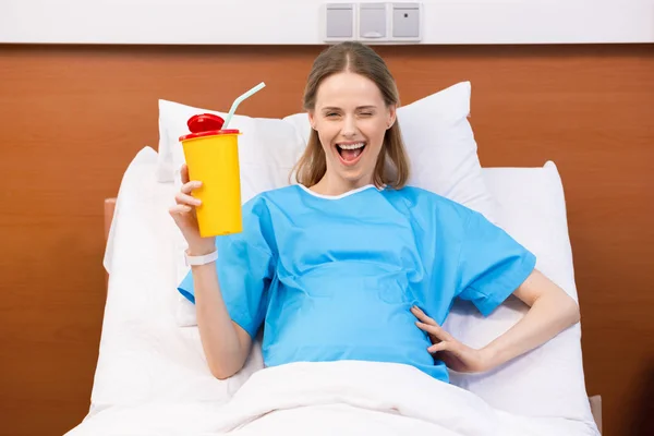 Happy pregnant woman — Stock Photo