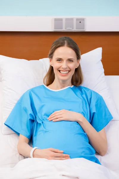 Happy pregnant woman — Stock Photo