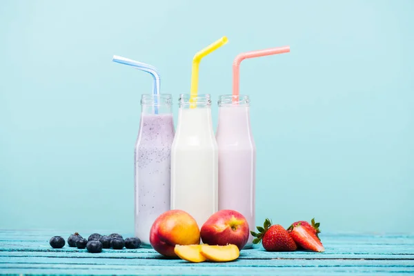 Various milkshakes with fruits — Stock Photo