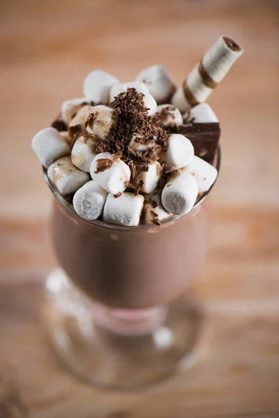 Chocolate milkshake with marshmallows — Stock Photo