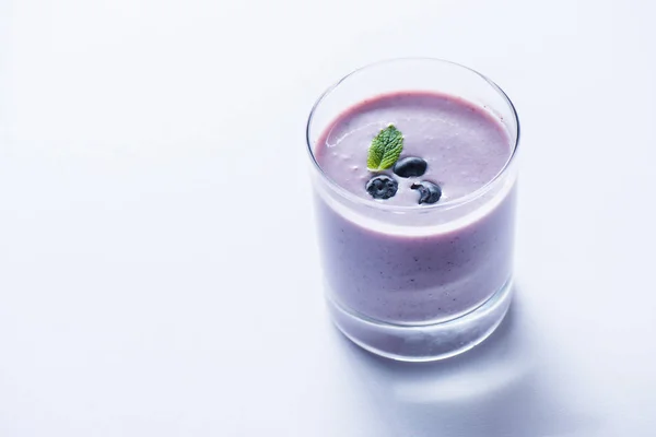 Smoothie with blueberries and mint leaf in glass — Stock Photo