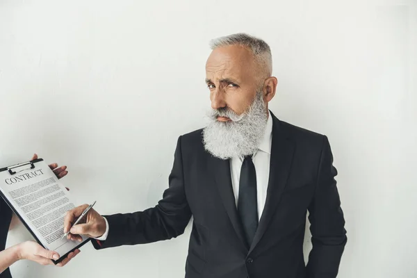 Senior businessman signing contract — Stock Photo