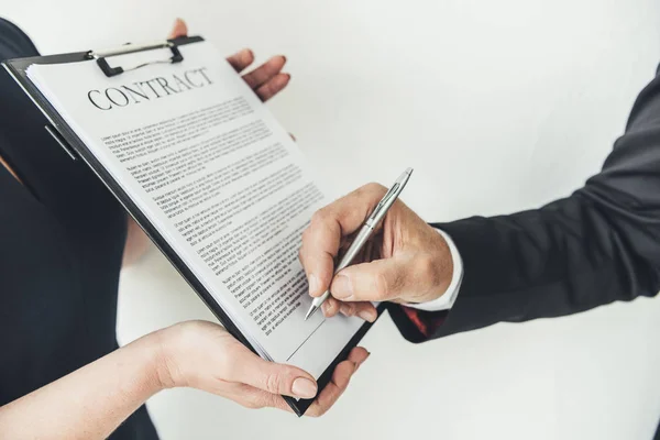 Business partners sign contract — Stock Photo