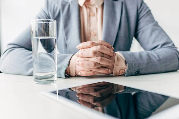 Femme d'affaires mature sur le lieu de travail — Photo de stock