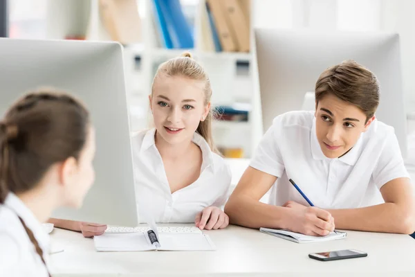 Teenagers during lesson in classroom — Stock Photo