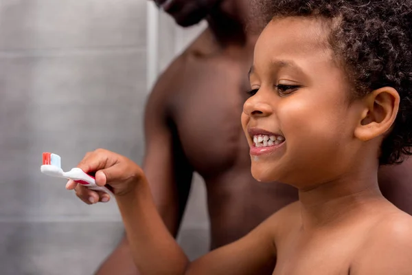 Father and son brushing teeth — Stock Photo