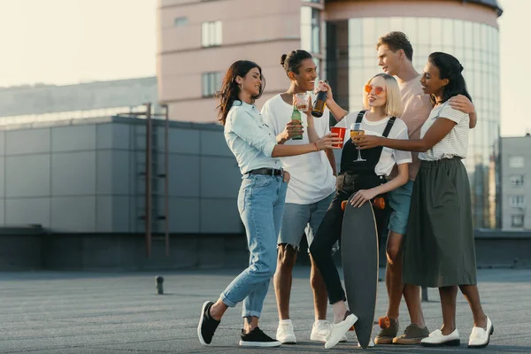 Friends drinking alcohol on roof — Stock Photo