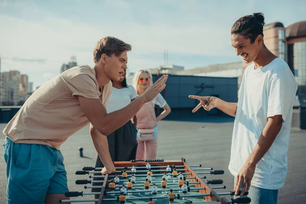 Men playing rock-paper-scissors — Stock Photo