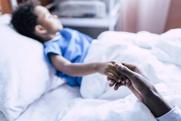 Family holding hands — Stock Photo