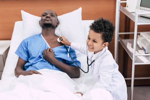 African american child checking patient — Stock Photo